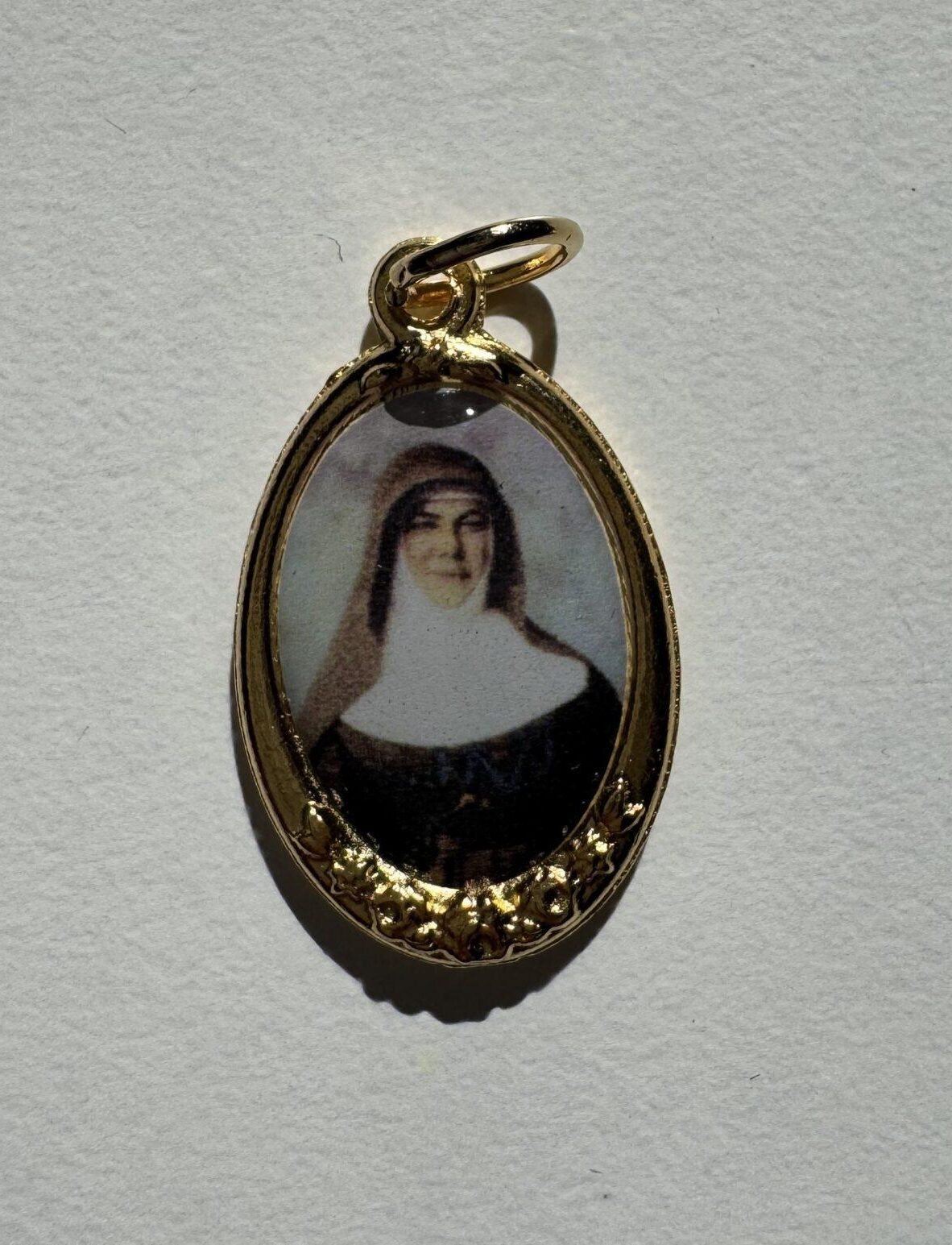 Mary MacKillop Medal - Gold with Scallop Detail