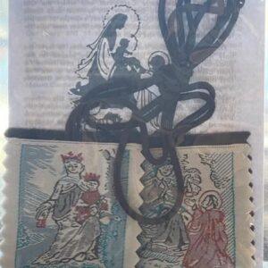 Scapular with leaflet